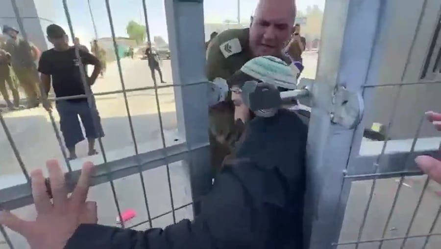 ח"כ צבי סוכות מתעמת עם חיילים בכניסה לבסיס שדה תימן