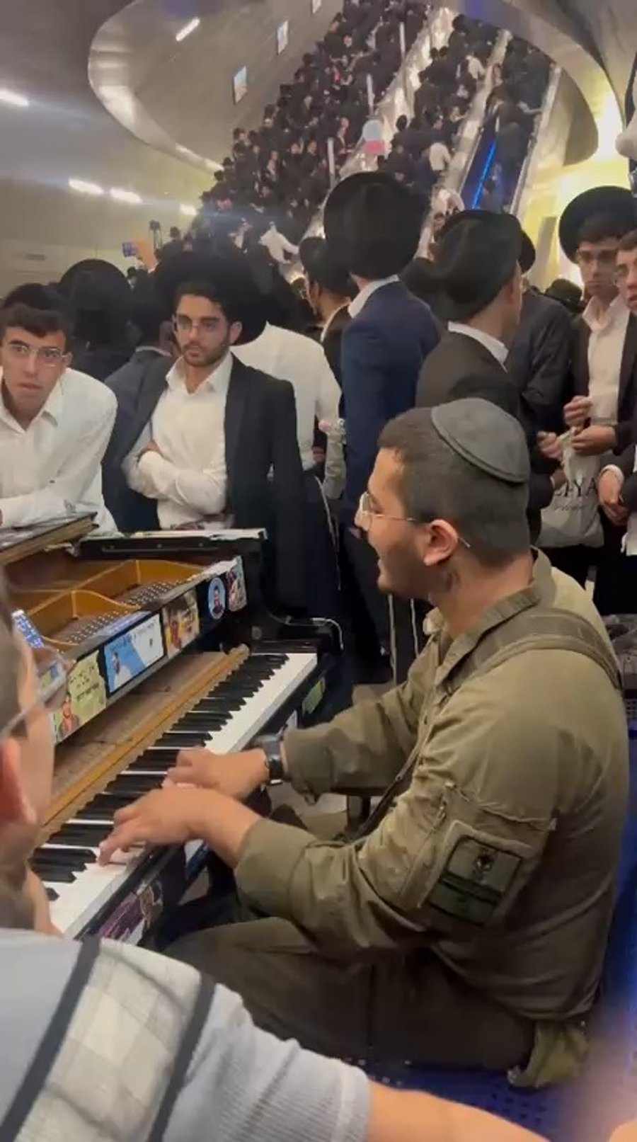 שירת החייל החרדי בתחנת הרכבת