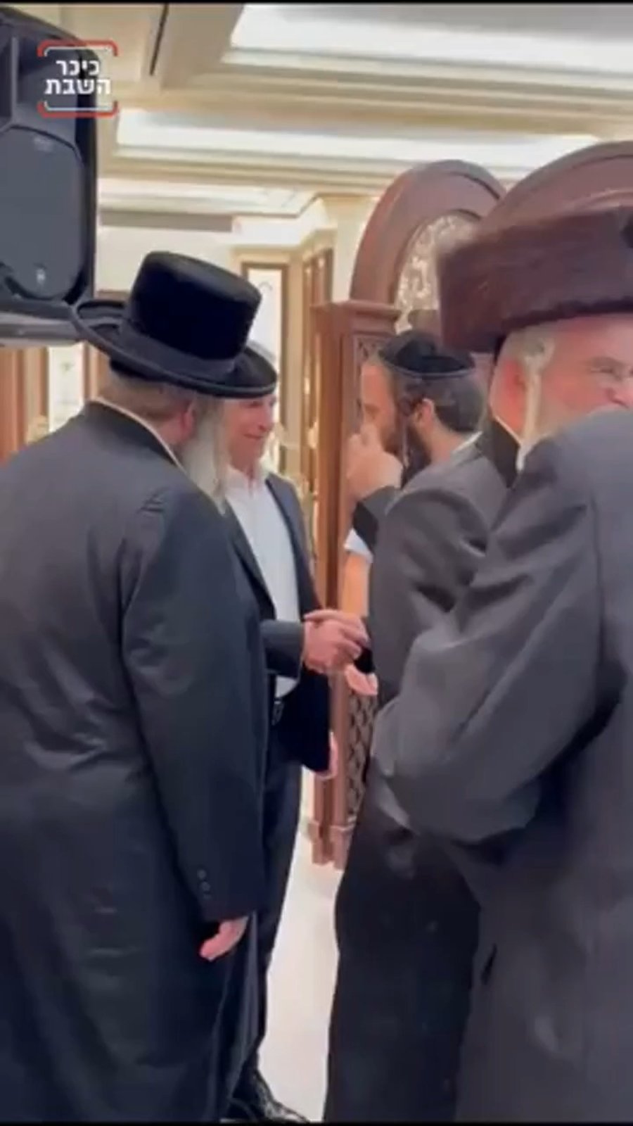 ראש המוסד בבית שמש, הערב