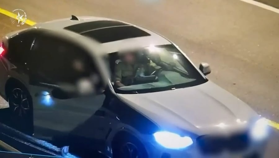 אוסף את השב"חים לרכבו