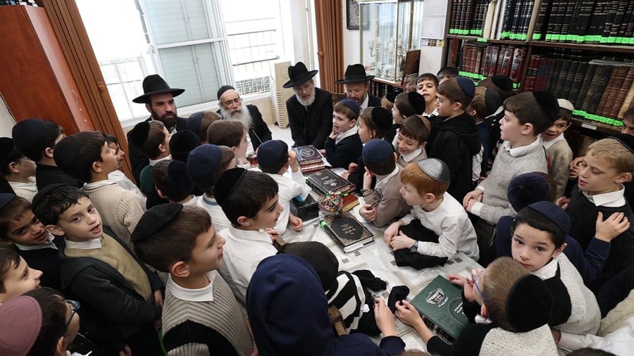 הגאון רבי שרגא שטיינמן עם ילדי 'מרכז'