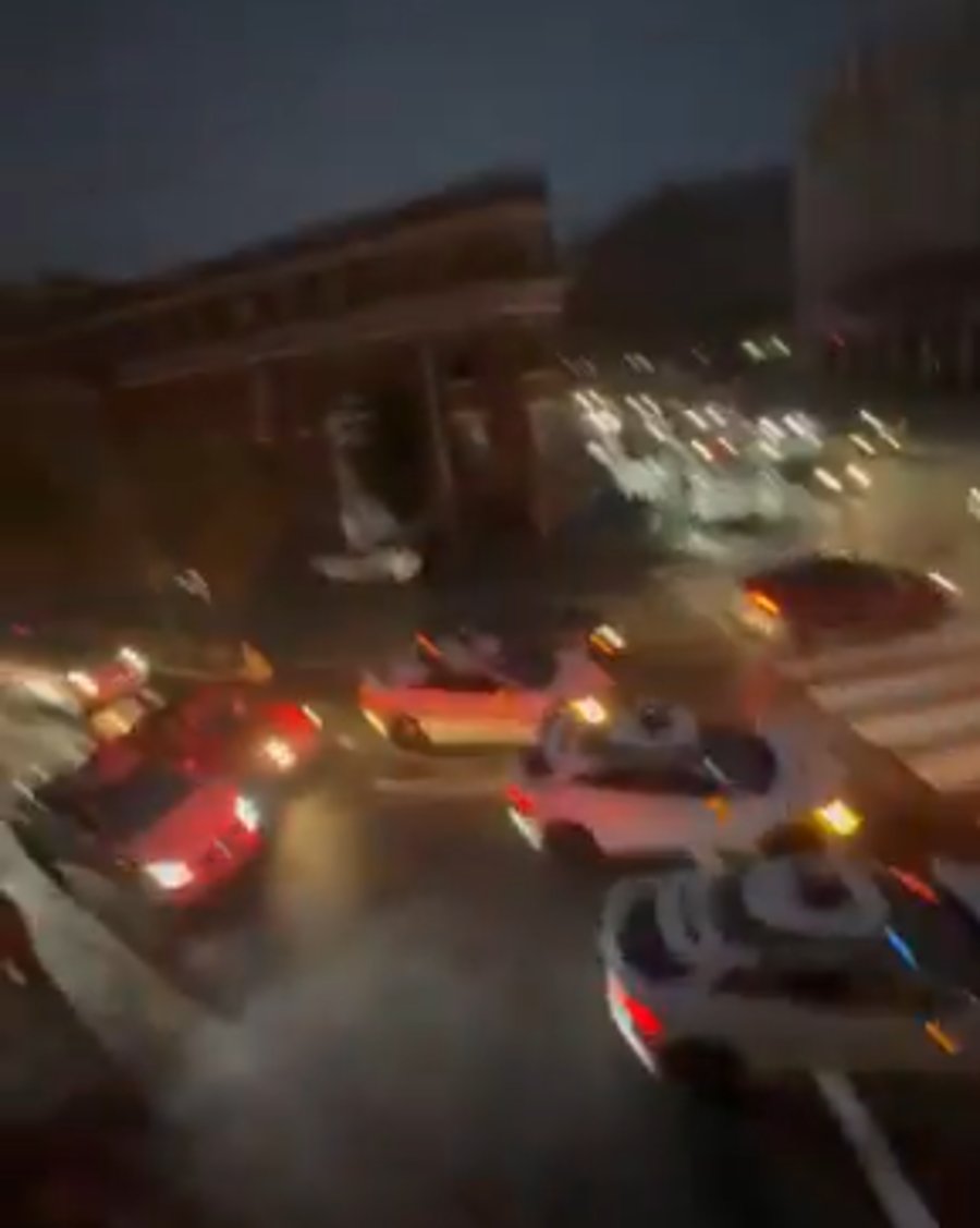 כאוס בעיר העתיד: הפסקת חשמל עצרה את כל המוניות האוטונומיות | צפו