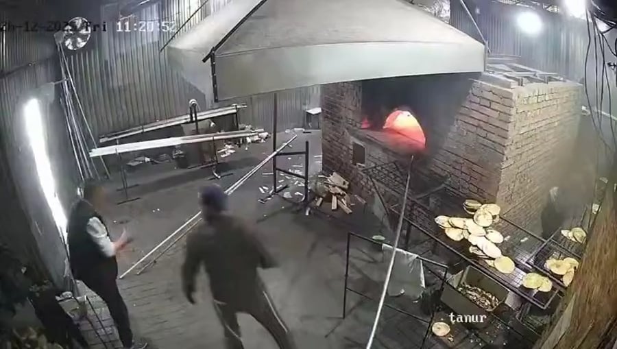 תיעוד מפחיד: טיל בליסטי מרוסיה נפל סמוך למאפיית המצות של אומן