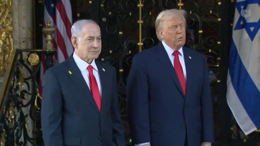 הרגע החשוב ביותר בפגישה כולה - והחיוך על פניו של ביבי