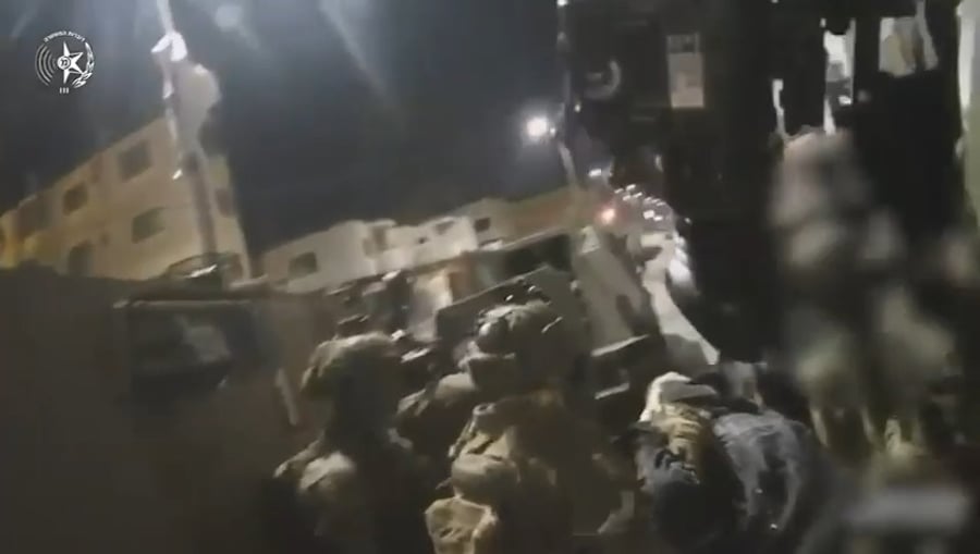 המסתערבים פשטו באישון לילה על שכם ועצרו חשוד | תיעוד ממצלמות הקסדה