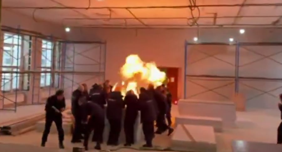 עשרות נפצעו: כשמשטרת רוסיה החליטה להתאמן וזנחה את חוקי הפיזיקה
