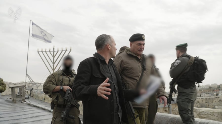 כך זה נראה כשהרמטכ"ל ביקר במערת המכפלה | "מקום קדוש במסורת היהודית"