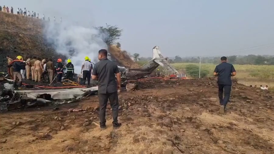 המטוס הזדקר לפתע: סגן ראש ממשלה נהרג בהתרסקות מטוס טראגית בהודו | כך זה נראה