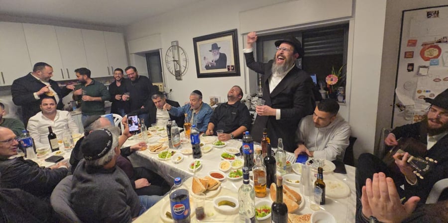 התוועדות לא שגרתית לכבוד הרבי: עמית סגל, ינון מגל, טופז לוק ויונתן אוריך