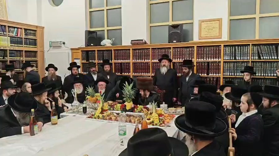 האדמו"ר מסאדיגורה בטיש ט"ו בשבט באנטווערפן