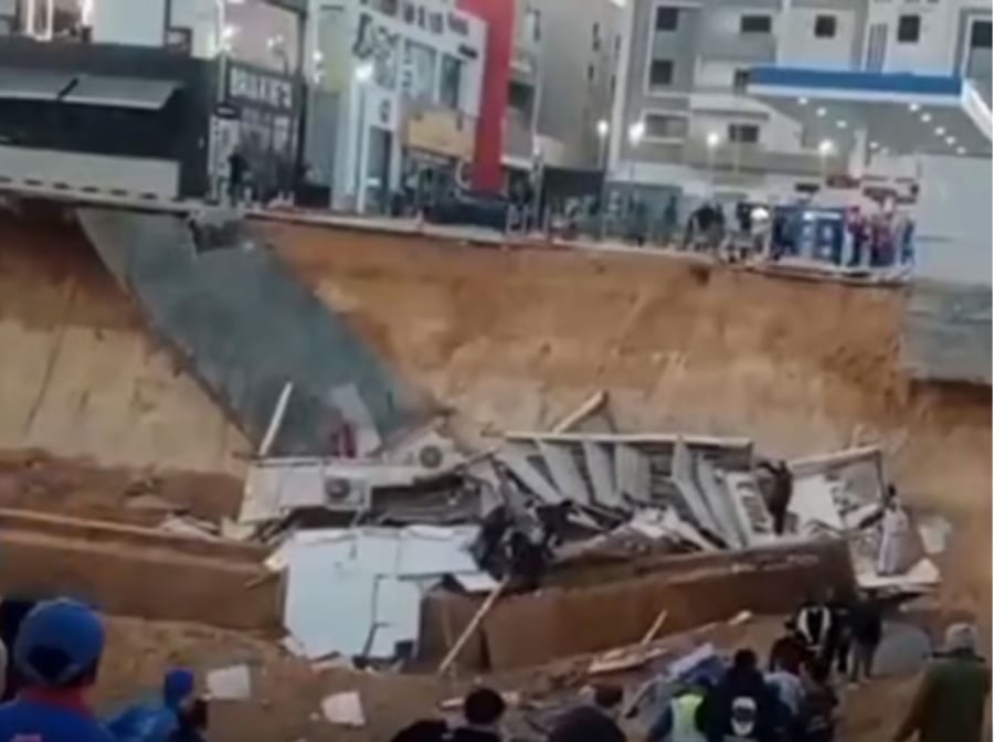 דרמה בקהיר: האדמה נפערה ובלעה שתי חנויות שלמות | צפו