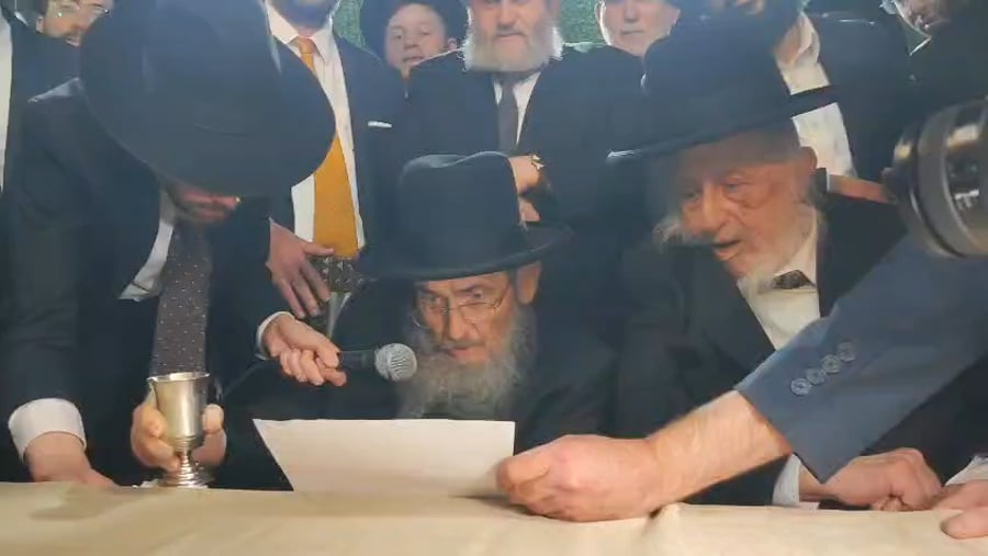שמחת נישואי נכד הגר"י הקר