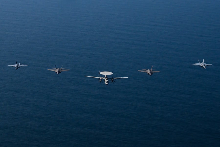 מטוסי צבא ארה"ב בגיחה באזור