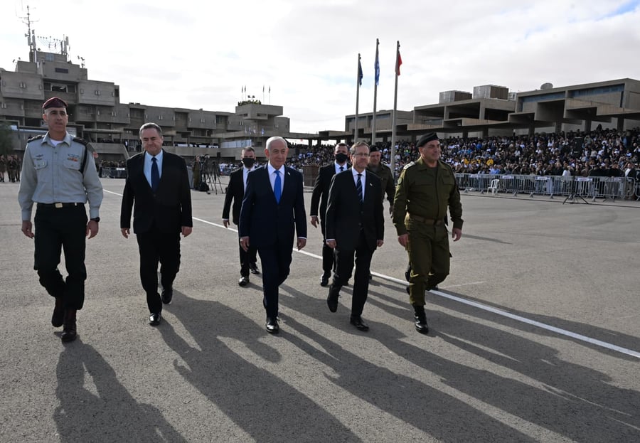 לחץ על הכפתור האדום: כך הטיל ראש הממשלה מרחוק חימושים באיראן