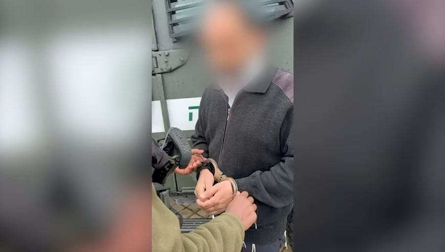 התעלם מההוראות ונעצר: החביא 4 פלסטינים בתוך תא המטען של רכבו | צפו