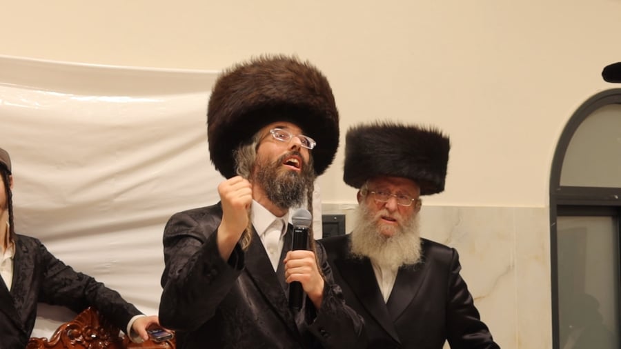 פורים בחצה"ק זוויעהיל