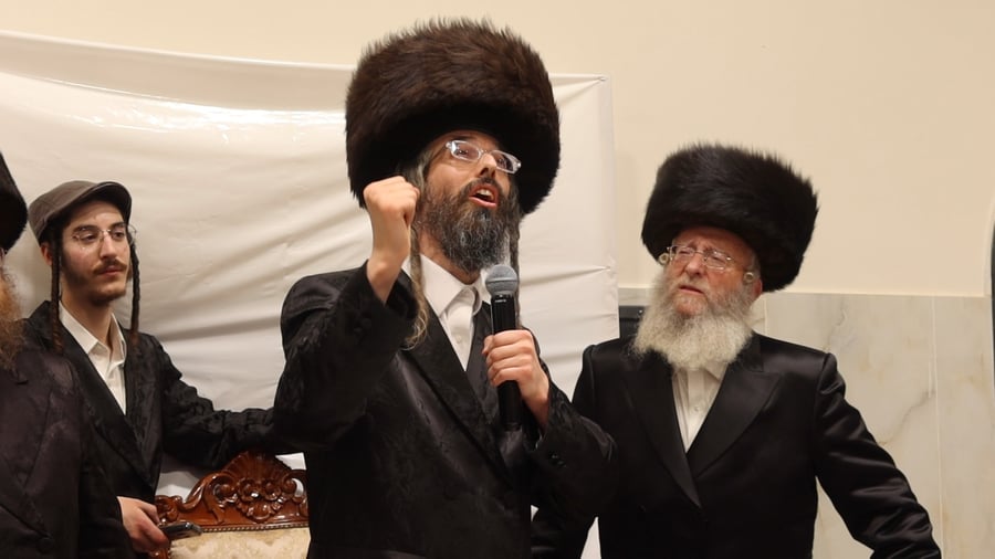 פורים בחצה"ק זוויעהיל