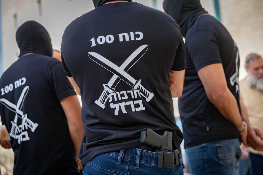 לוחמי כוח 100