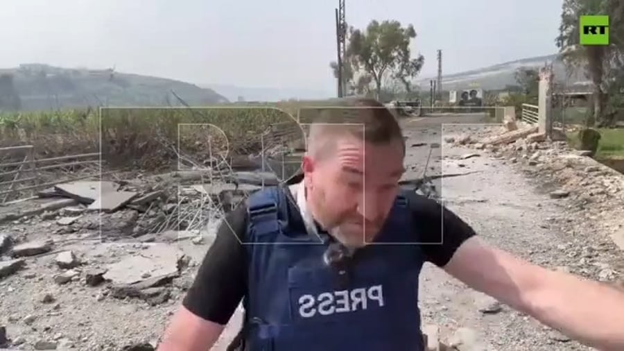 תיעוד מטורף: הכתב הרוסי צילם בשידור חי מלבנון - רקטה נפלה מטרים ממנו