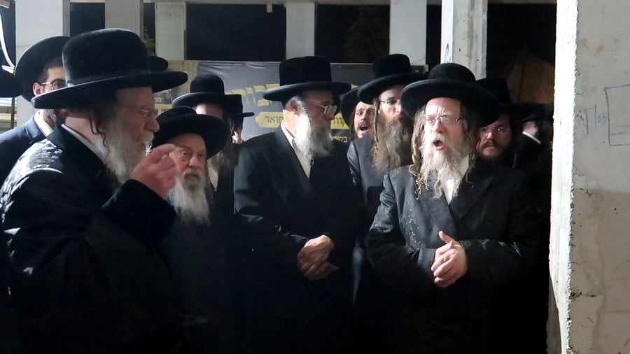 מעמד יציקת הבורות בקוזמיר 