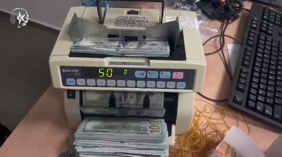 תיעוד הכספים ואמצעי הלחימה שנתפסו