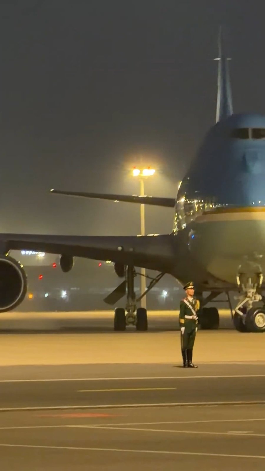 החייל הסיני בצל אייר פורוס 1