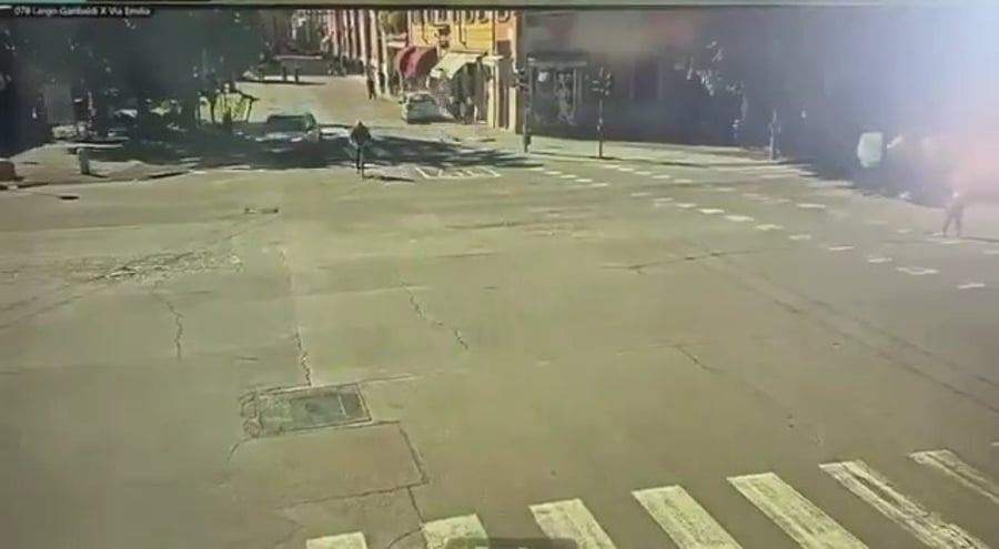 תיעוד קשה: שמונה בני אדם נפצעו בפיגוע דריסה ודקירה באיטליה