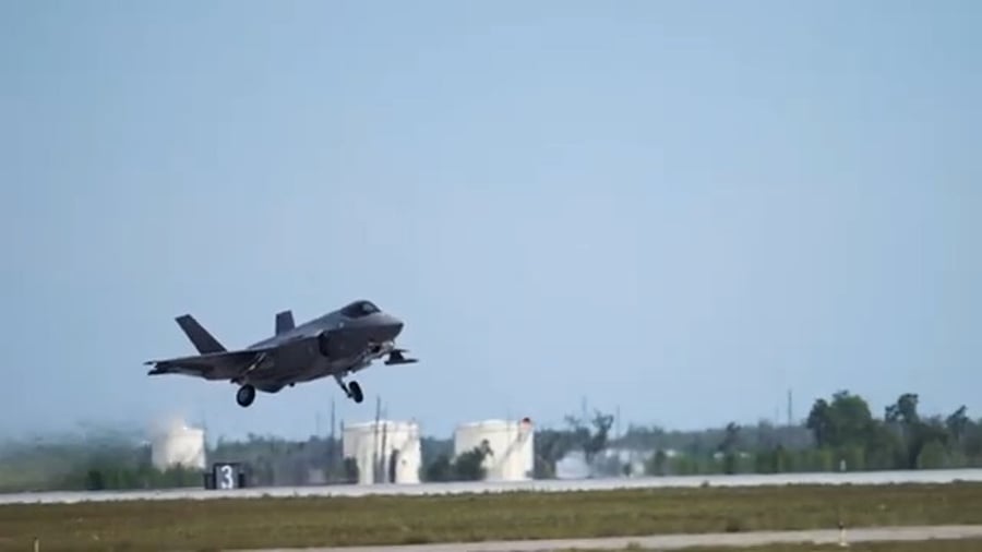 המראות של תרגיל דגל משובץ 26-2 בהילוך איטי