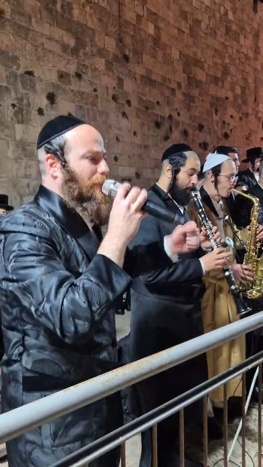 מוצאי שבועות בקבר דוד