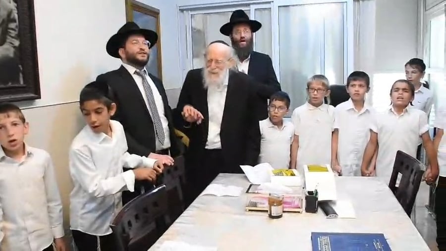 ילדי אהלי ספר אצל הגר"ש גלאי