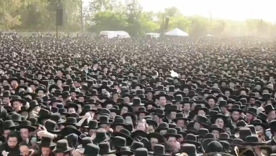העצרת כעת בכלא 10