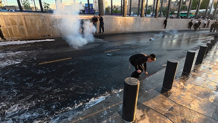 רימון ישירות בראש של מפגין באזור הכניסה לעיר בירושלים