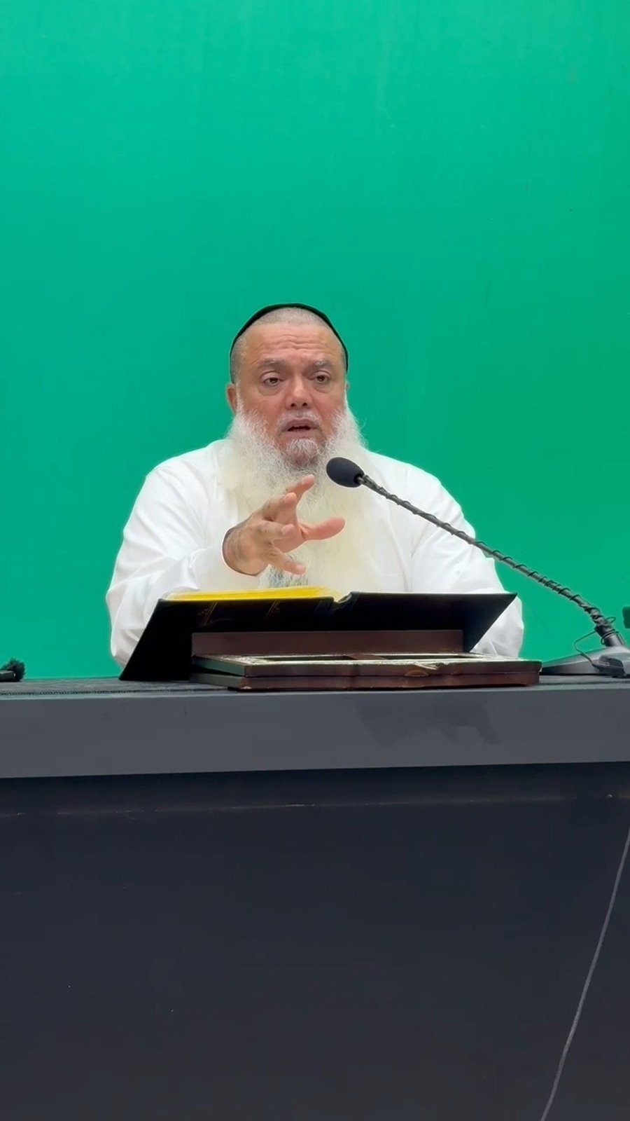 "איבדו צלם אנוש": הרב יגאל כהן במחאה חריפה על אלימות המשטרה | צפו