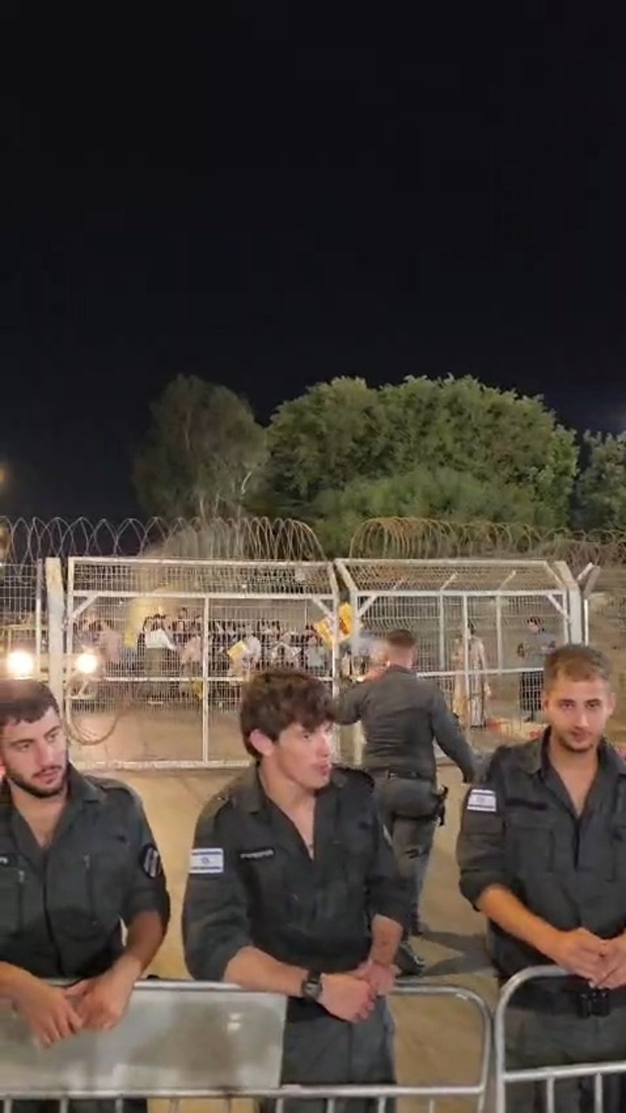 הנשים בתוך הכלא
