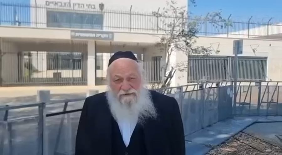 גולדקנופף ביציאה מכלא 10
