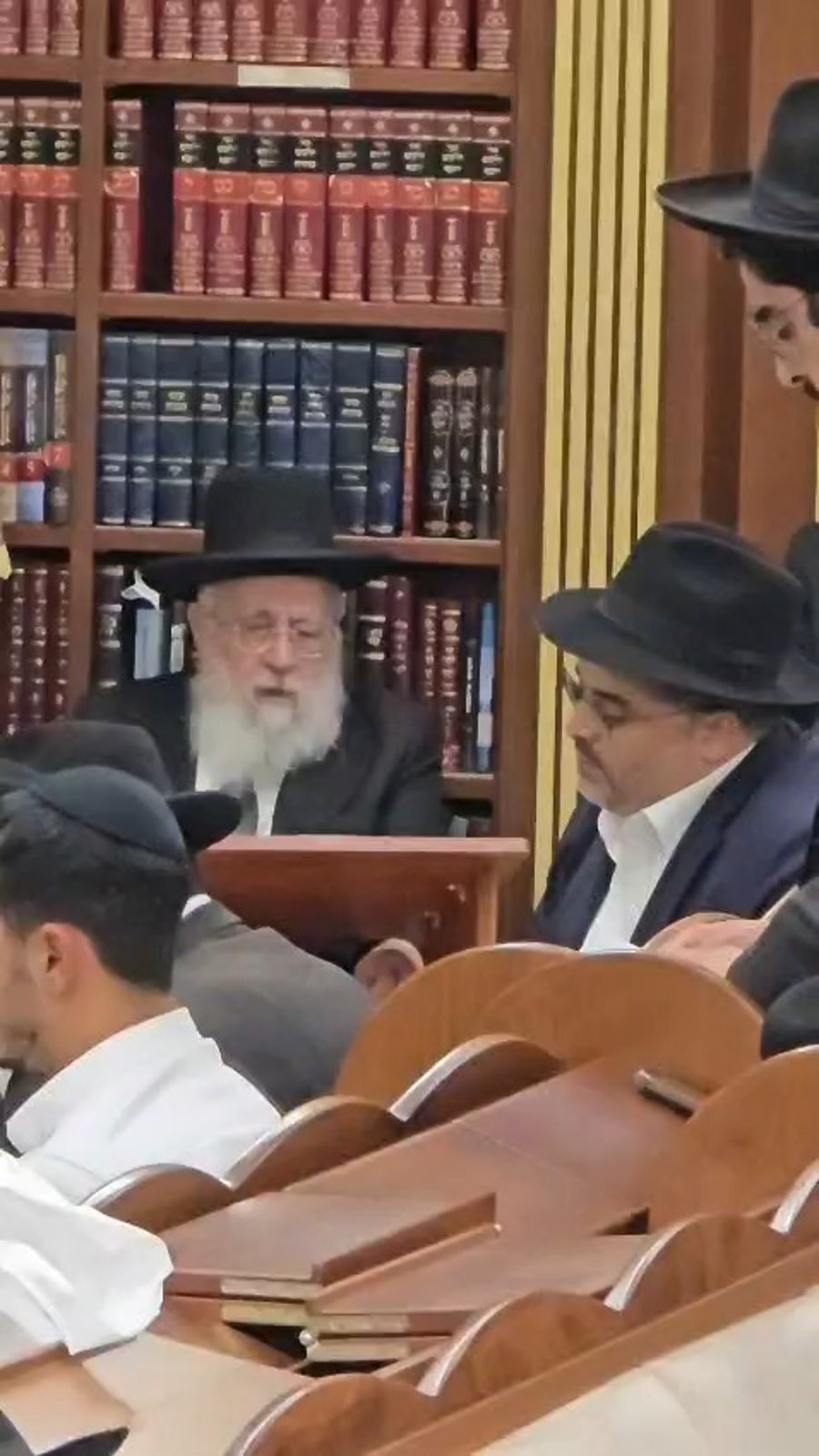 הראשל"צ הגר"י יוסף בליל תשעה באב