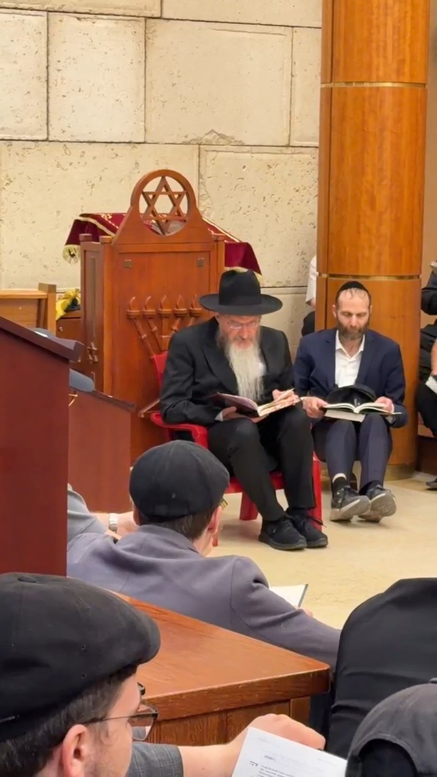 הגר"ב לאזאר בליל תשעה באב