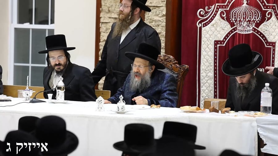 האדמו"ר מבאבוב 45 בטיש מוצאי תשעה באב