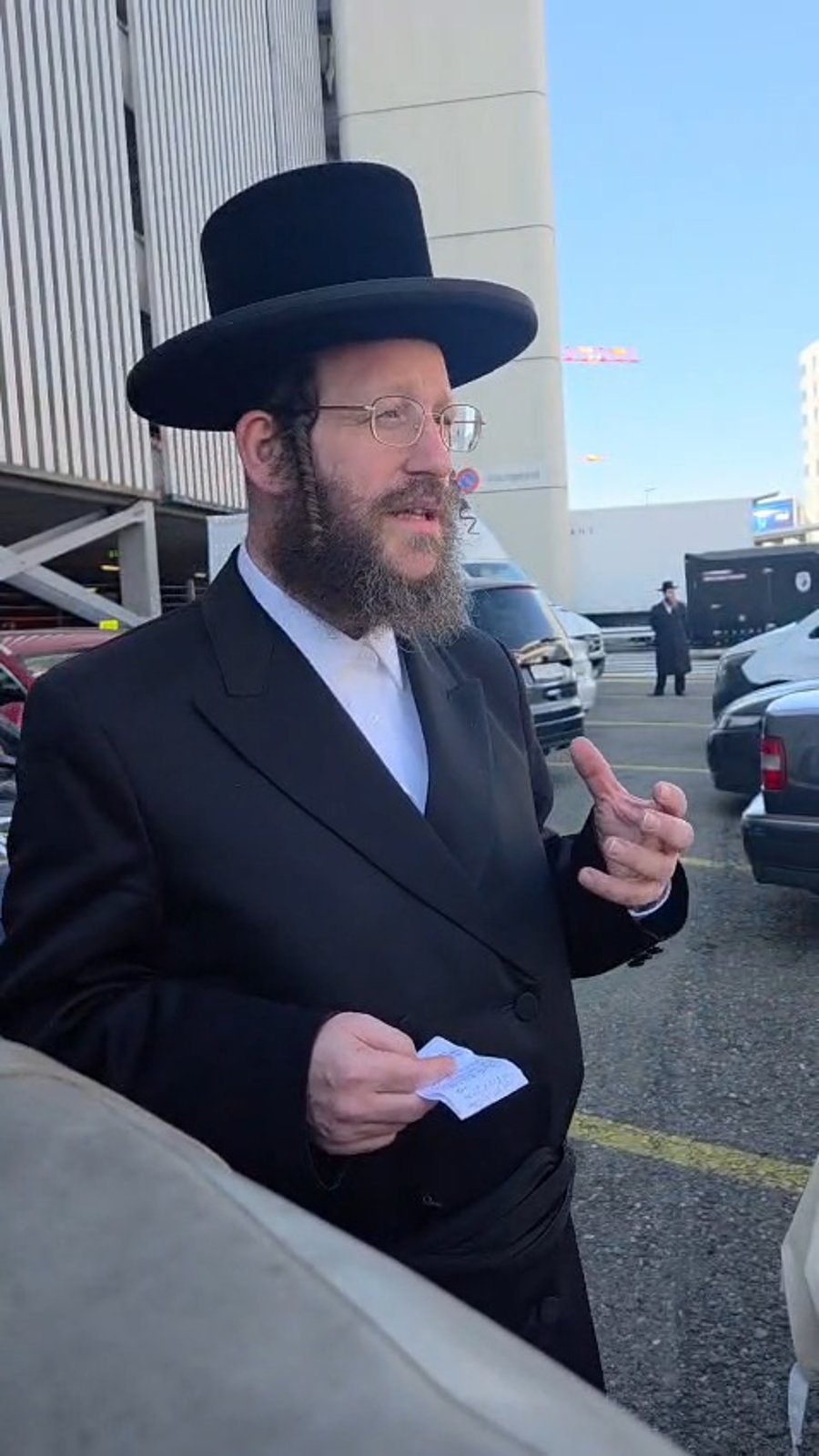 הגאון רבי צבי אלימלך פאדווא מספיד במסע ההלוויה בשווייץ