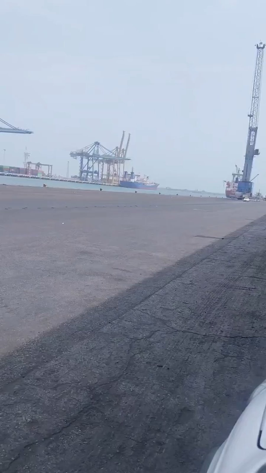 בית קברות של מנופים: הנמל הגדול באיראן עצר מלכת