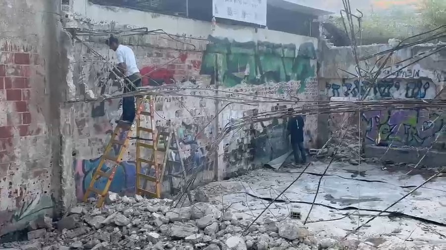 ההרס בעין ג'ונס, הבוקר
