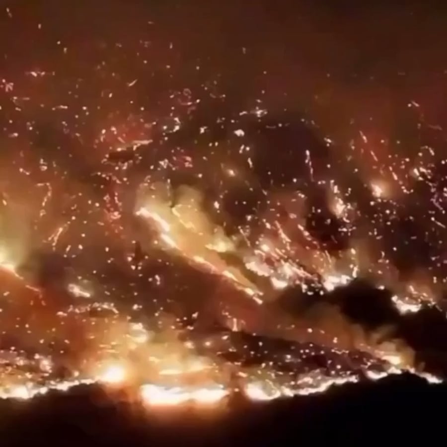 אש ענקית משתוללת בטורקיה: עשרות אלפי תיירים מחולצים