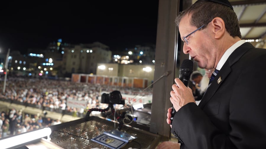 נשיא המדינה במעמד הסליחות ברחבת הכותל המערבי