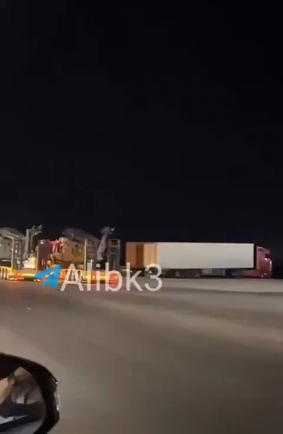 כוחות צבא אמריקאים מפנים מהבסיס האווירי מוופק א־סלטי בירדן מסוקים, בהם מסוקי בלאק הוק, שניזוקו בתקיפות האיראניות