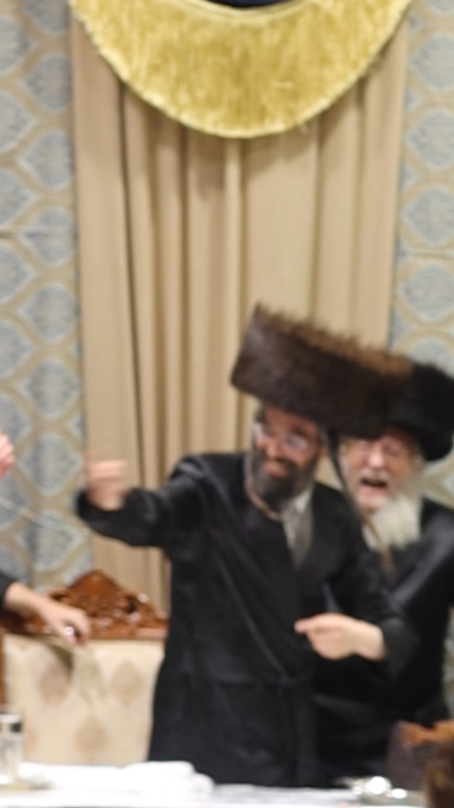 סוכות בחצר זוועהיל | צילום: שימי פ.