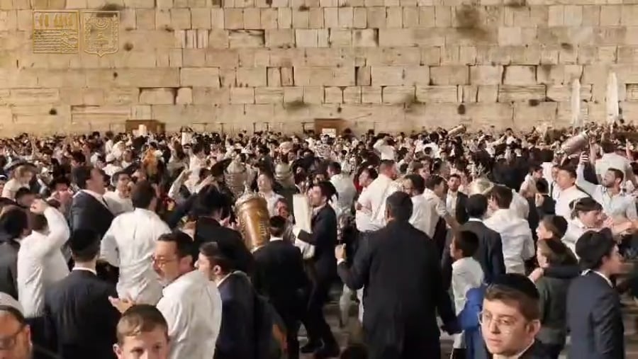 הקפות שניות ברחבת הכותל המערבי, מוצאי שבת