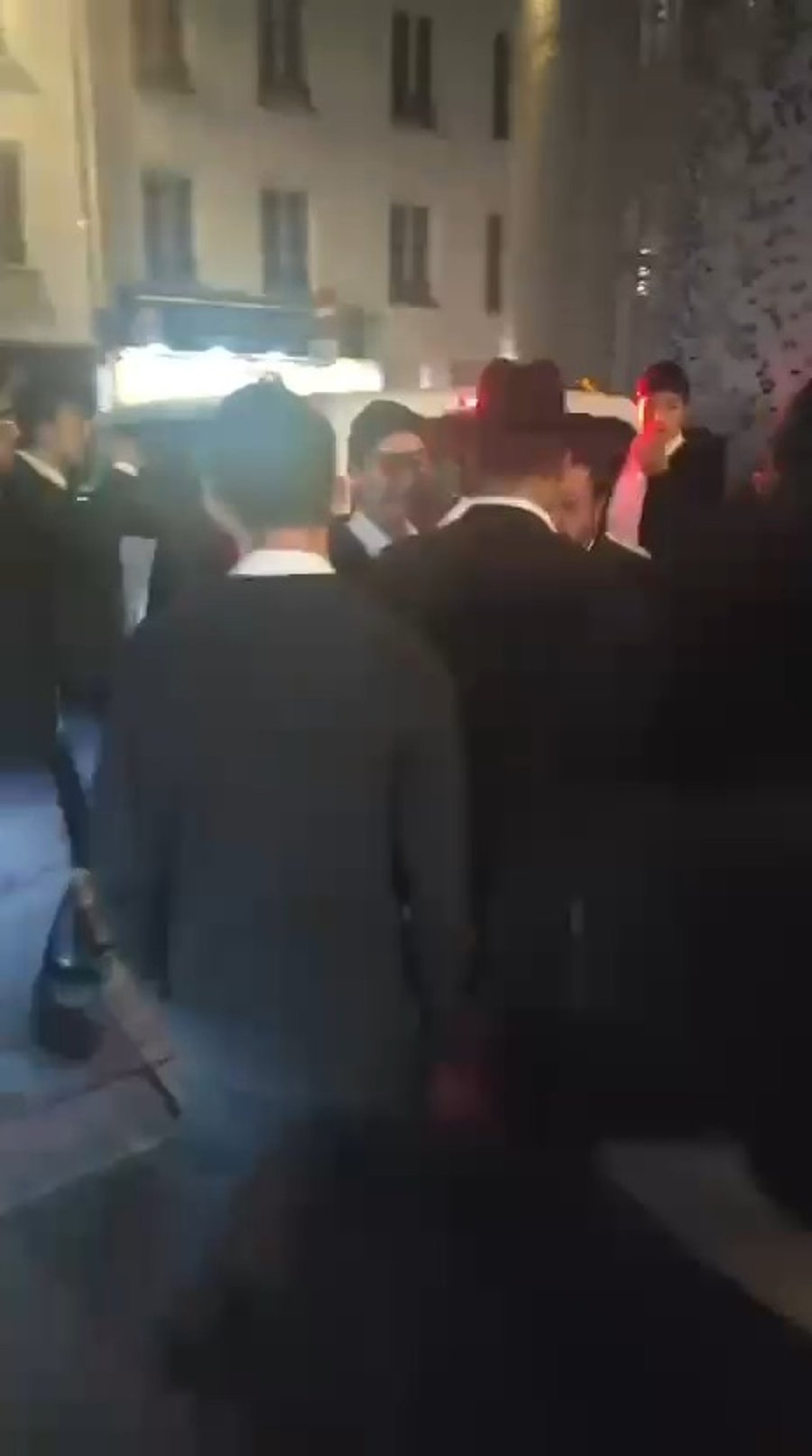 מהמעמד בפריז