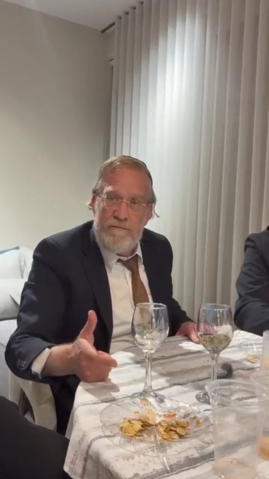 ח"כ יצחק פינדרוס במפגש עם מצביעים | צילום מסך