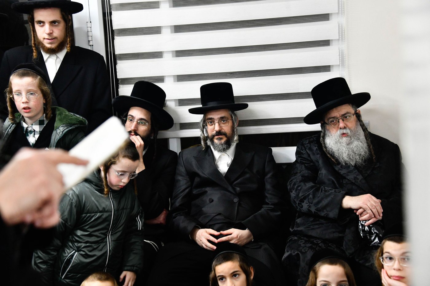האדמו"ר משאץ ויז'ניץ בהדלקת נרות חנוכה