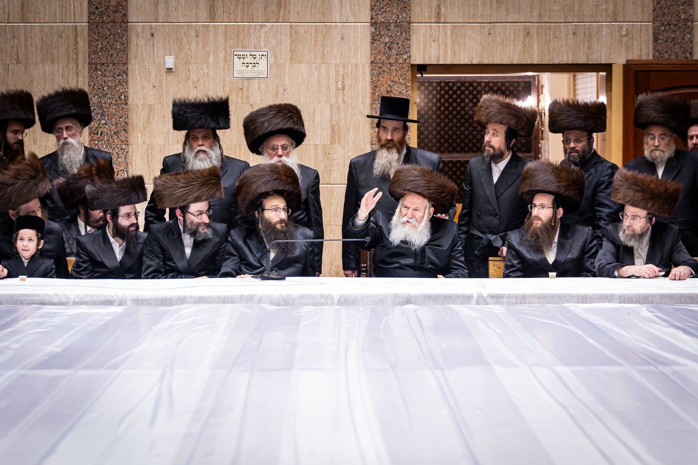 חנוכה בחצה"ק באבוב